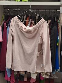 maglia in velluto con scollo a barca 