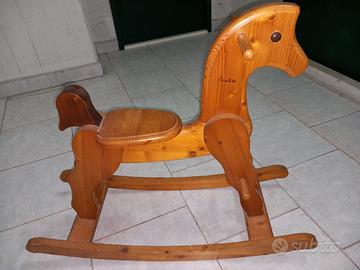 Cavallo a dondolo in legno massello 