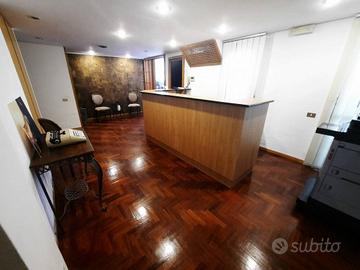 Immobile di 145 m² con più di 5 locali a Latina
