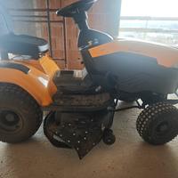 Trattorino tagliaerba 