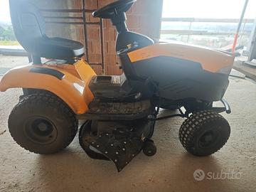 Trattorino tagliaerba 