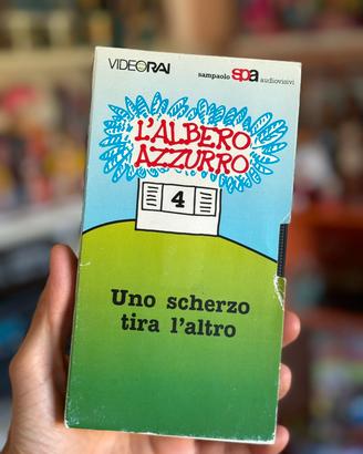 L'ALBERO AZZURRO N.4 Uno Scherzo Tira l'altro - vh