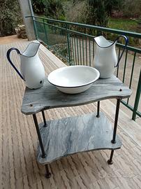 antico lavatoio in marmo grigio 