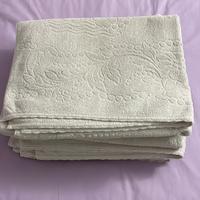 Sei asciugamani bianchi in cotone