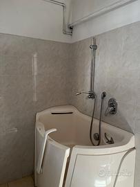 Vasca da bagno per anziani o disabili