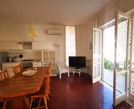 Appartamento in villa sul mare con giardino