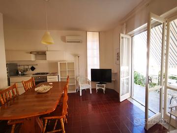 Appartamento in villa sul mare con giardino