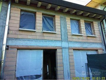Immobile in asta di 255 m² con 5 locali e box auto