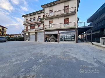 NEGOZIO A PESCHIERA DEL GARDA