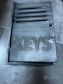 Portachiavi da parete in metallo stile industriale