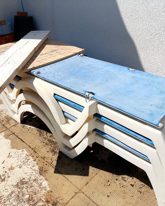 lettini piscina e materiale vario