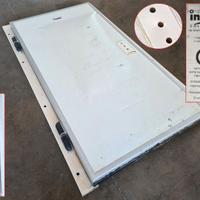 una porta da cella frigo usata