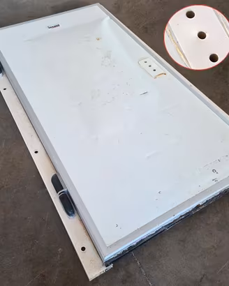 una porta da cella frigo usata