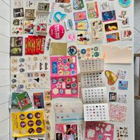 0,5 kg di adesivi e figurine