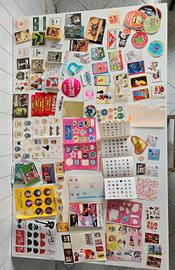 0,5 kg di adesivi e figurine