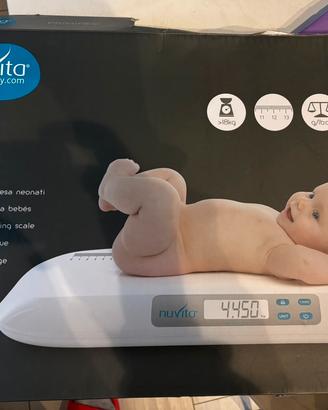 Bilancia pesa neonati
