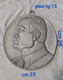 Riproduzione  di testa Mussolini