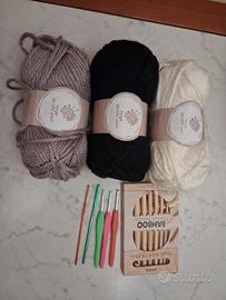 Set 3 gomitoli e 11 uncinetti