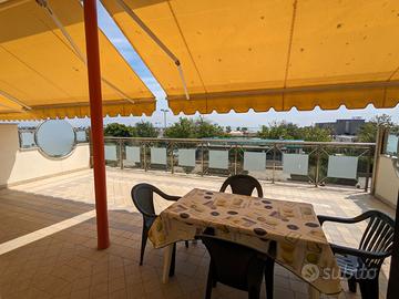 Elegante, fronte mare in centro con posto auto