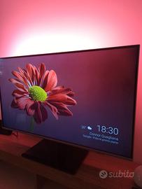 Smart TV 4K 43" Philips Ambilight + Piede Custom (