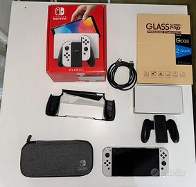 Nintendo Switch OLED White  Come Nuova + Accessori
