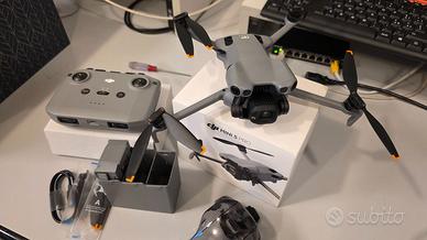 DJI MINI 5 PRO + 2 BATTERIE + HUB DI RICARICA – PA