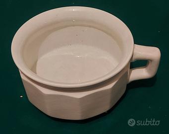 Antico vaso da notte in ceramica