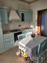 Cucina completa usata con elettrodomestici