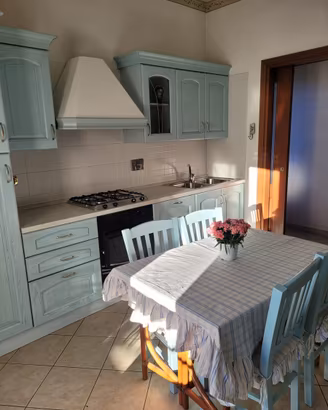 Cucina completa usata con elettrodomestici