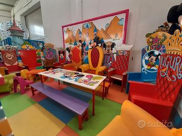 Troni, Tavoli e Panche per Sale Feste e Ludoteche