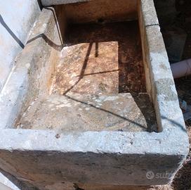 antica pila o lavatoio in pietra