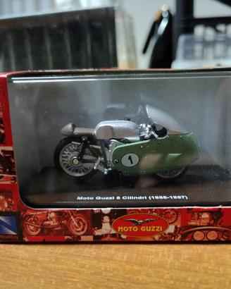 modellino moto Guzzi 8 cilindri 1955-57