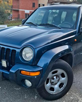 JEEP CHEROKEE CRD SPORT 2004