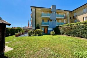BICAMERE CON GIARDINO E DUE GARAGE: comfort al ...