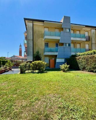 BICAMERE CON GIARDINO E DUE GARAGE: comfort al ...