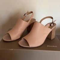 Sandali in pelle con tacco