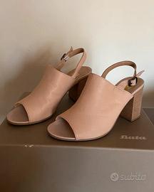 Sandali in pelle con tacco