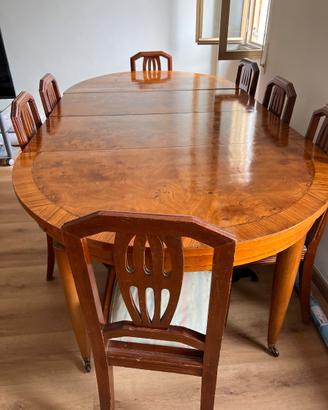 Elegante tavolo da pranzo ovale