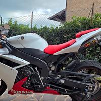 Leggenda: Yamaha YZF-R1 2007 km12141
