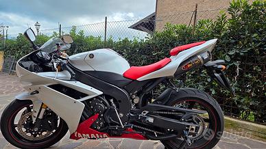 Leggenda: Yamaha YZF-R1 2007 km12141
