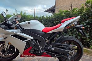 Leggenda: Yamaha YZF-R1 2007 km12141
