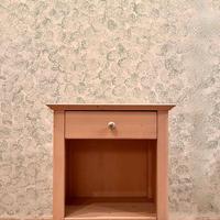 Comodino in legno stile classico