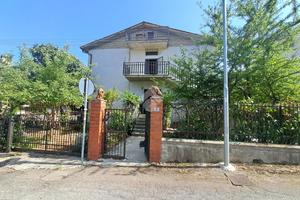 3 LOCALI A RIGNANO FLAMINIO
