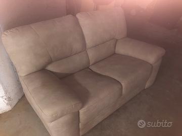 Divano 2 posti ottime condicioni