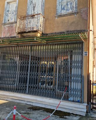 Arzergrande centro - Casa e negozio da recuperare