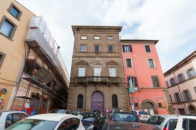 2 LOCALI A VITERBO