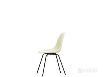 Sedia.  Vitra  Eames Fiberglass Side Chair DSX