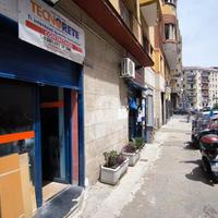 NEGOZIO A NAPOLI