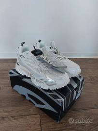 Off white sneaker 