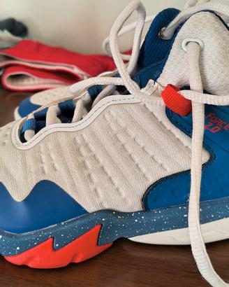 scarpe e calzoncini basket